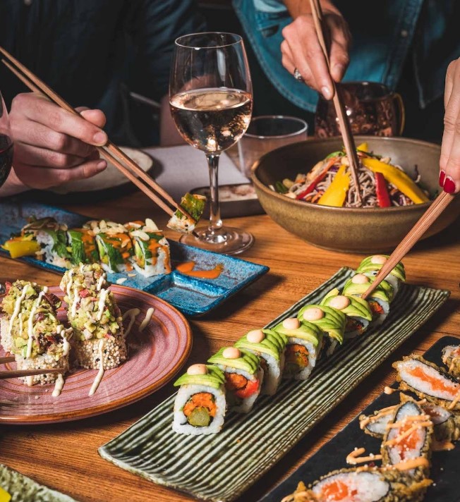 Après avoir rencontré un franc succès au Québec, Bloom débarque en France pour vous faire découvrir le concept du sushi végétal. Une expérience culinaire surprenante et premium.