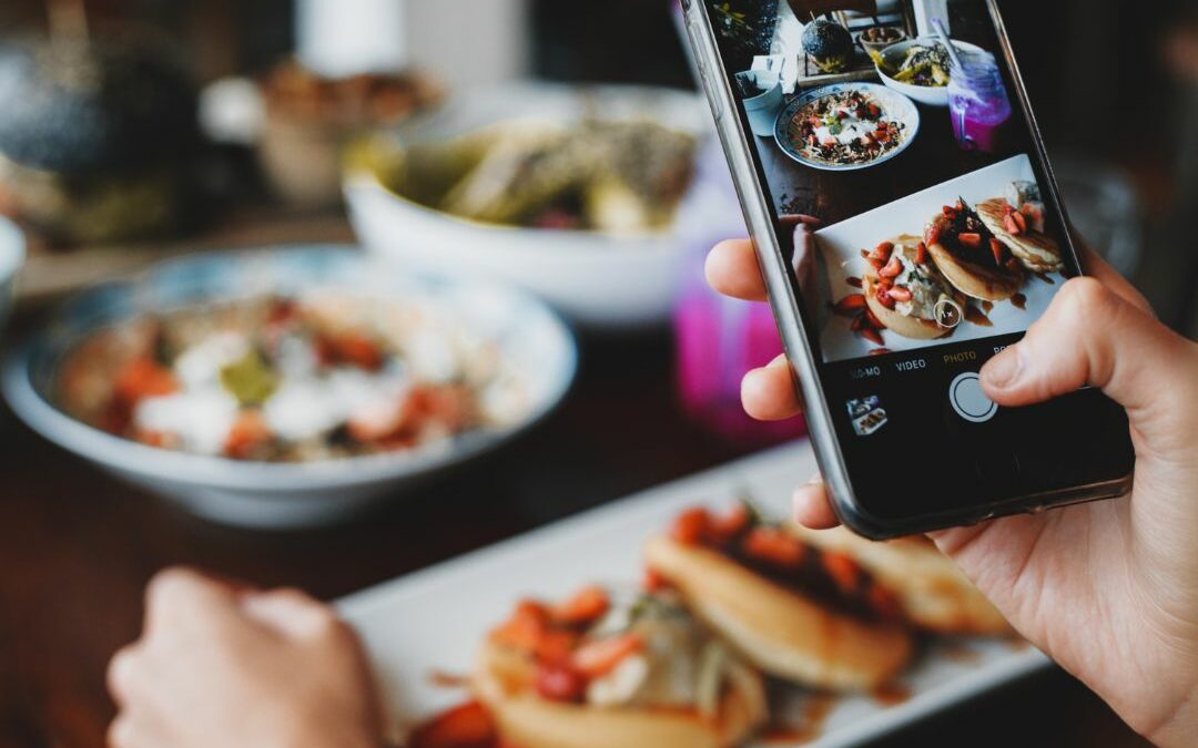 prise de photo pour instagram pour un restaurant de plats.